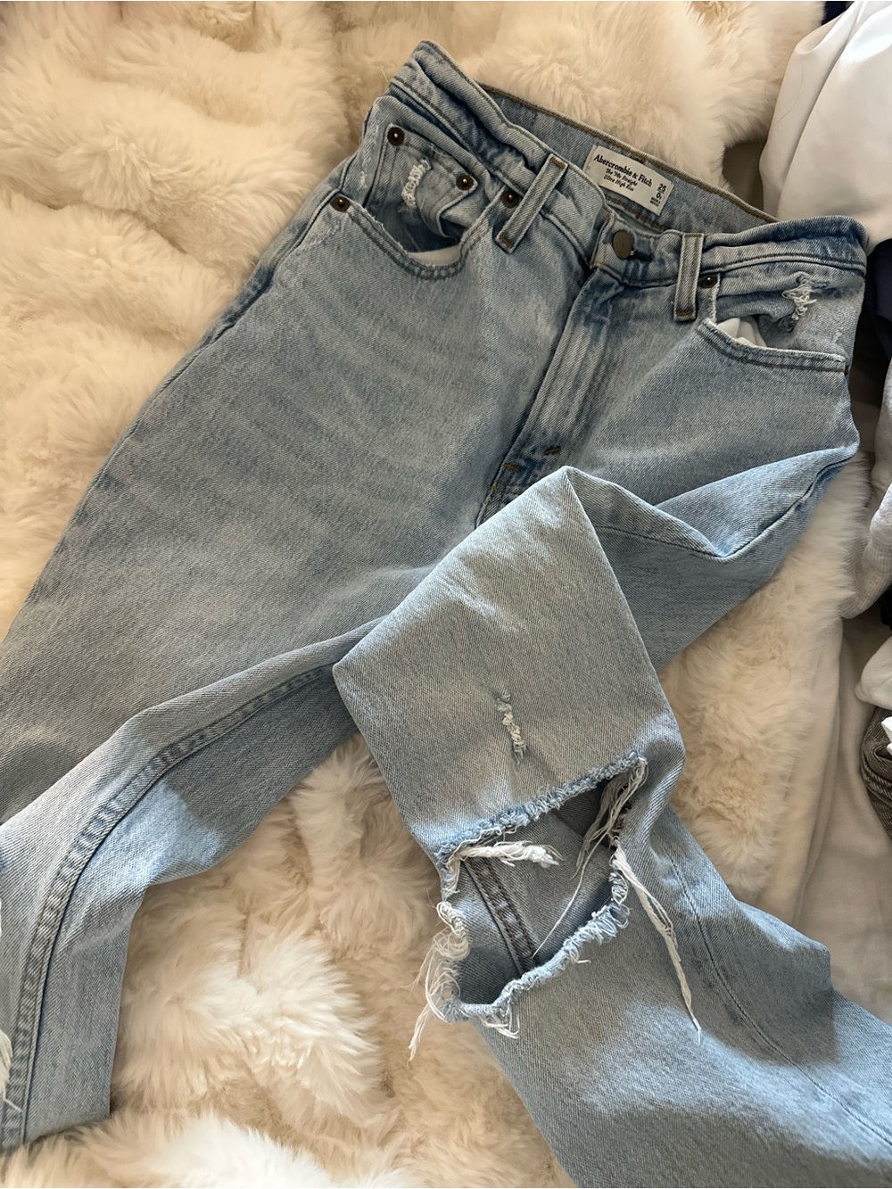Abercrombie & Fitch the 90’s Straight Ultra High Rise Jeans - Picture 2 of 4